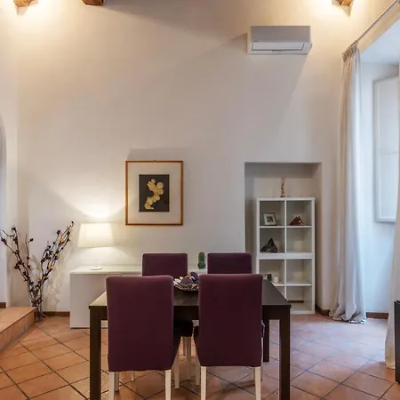 Guesthost - Pantheon Charming Апартаменты Рим